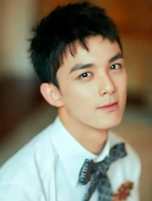 3.吴磊,年纪小小的他,相貌就这样出众,这应该是校草级别的小鲜肉吧!