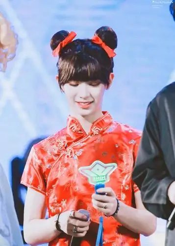 7月28日,justin黄明昊cos春丽旗袍造型亮相