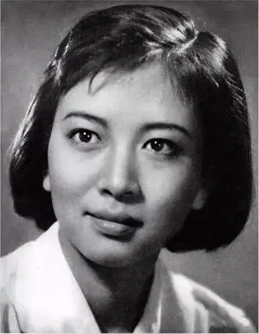 谢芳:仁心映照春常在,清歌倩影任芳菲