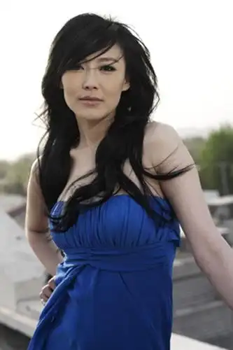 组图:实力歌手徐千雅冷艳写真 千姿百态