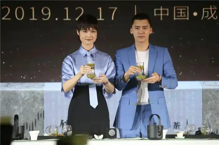 李易峰组合李易峰李宇春俊男飒女组合同台代言