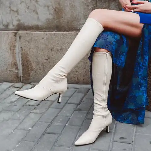 秋冬季米白色弹力瘦瘦靴尖头细跟长筒骑士靴高跟鞋高筒靴长靴女靴