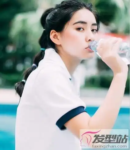 运动健身扎什么发型青春活泼美丽依旧