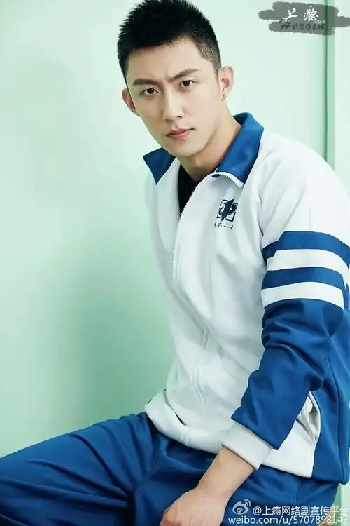 电视剧《上瘾》剧照 黄景瑜饰顾海 许魏洲饰白洛因