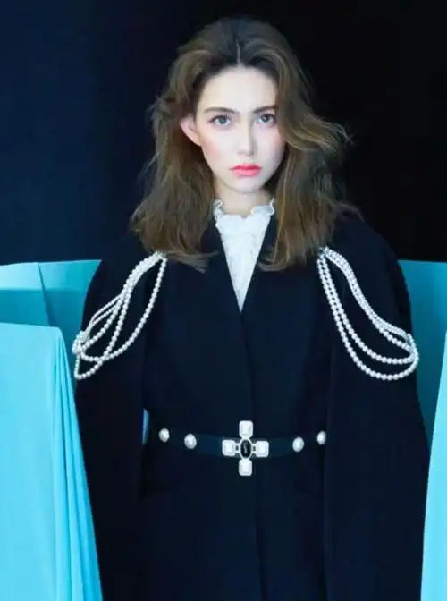 22岁嫁大14岁周杰伦,连生三胎的昆凌,没你想的那么简单