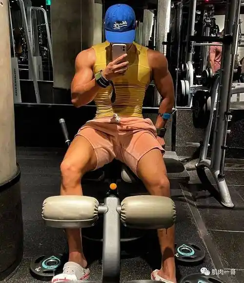 上海肌肉男居家隔离期间秀身材这肉体太撩了