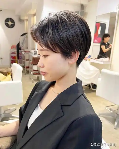 女士发型别乱剪,想美就选露耳短发,好看时尚不夸张_女性_脸部_气质