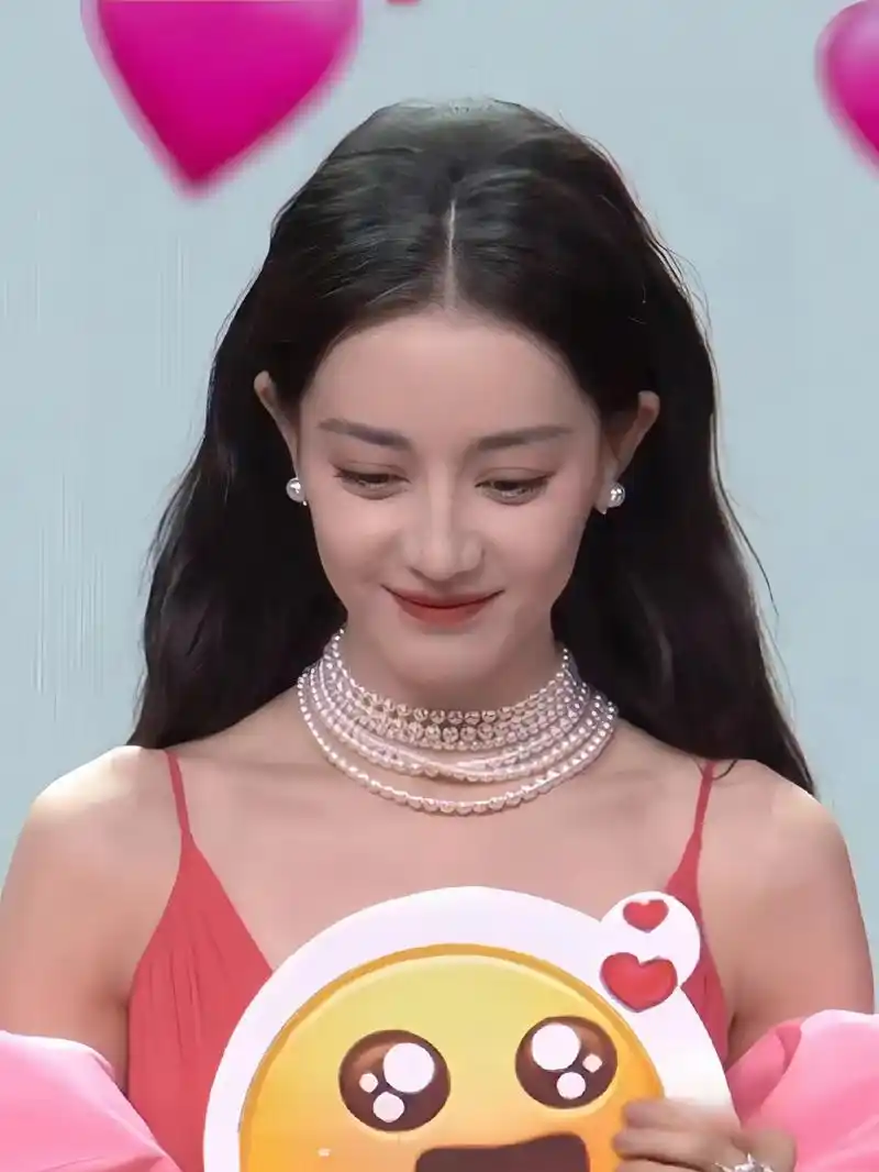 迪丽热巴的脖子太惊艳啦!这新疆果然盛产长脖子美女!