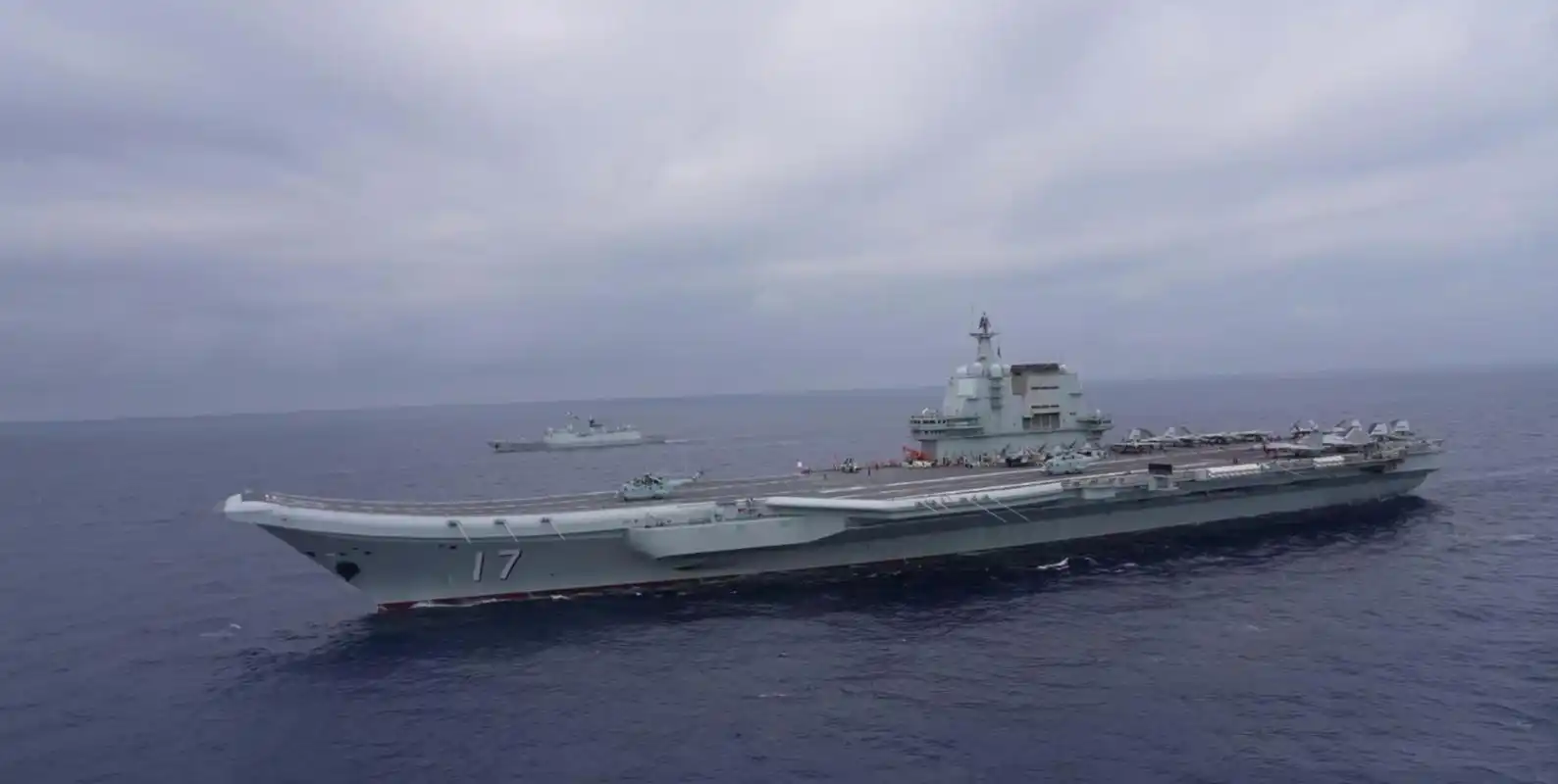 针对中国海军辽宁号航母和山东号航母频频到西太平洋演练,美国和西方