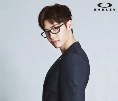 李钟硕 戴眼镜也这么好看!