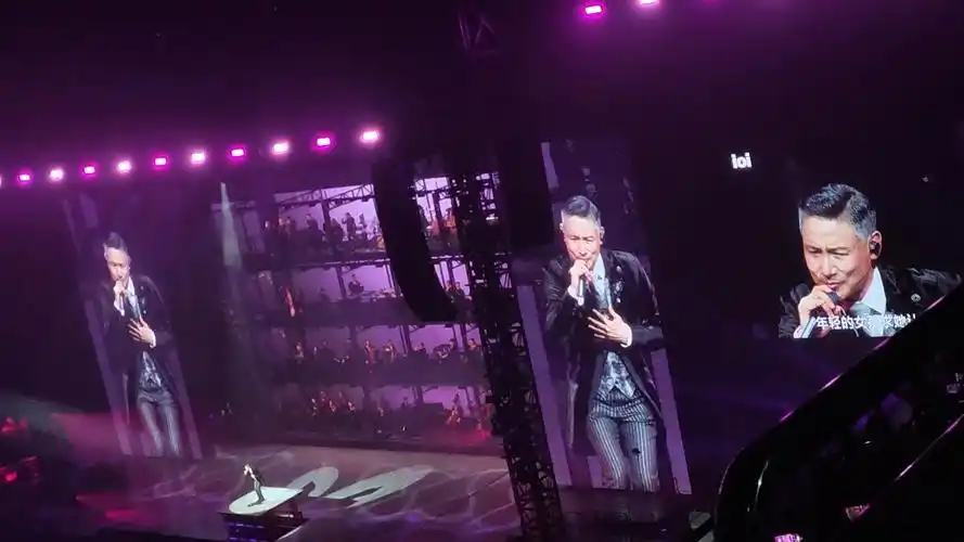 广州张学友9.30演唱会《她来听我的演唱会》 泪洒全场.