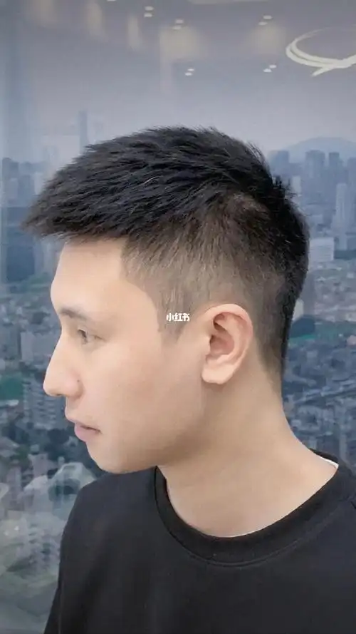 飞机头短发造型