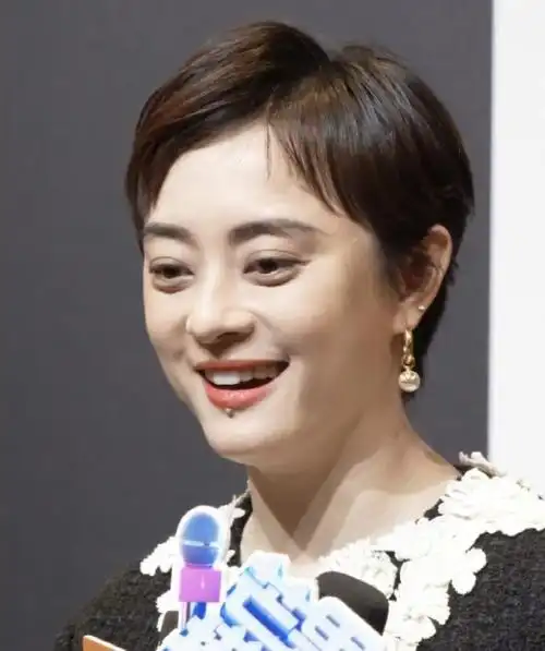 生图镜头下的孙俪哪里像娃儿妈这皮肤状态绝了