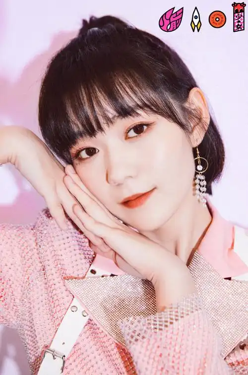 火箭少女101粉嫩合体写真图片