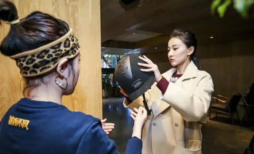 原创孙杨绯闻妻子张豆豆才貌双全代言多个品牌具备网红气质