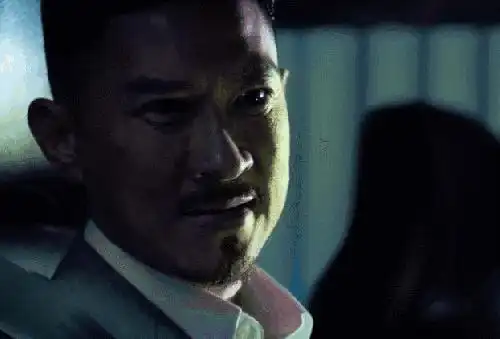 魅力大叔坏笑咧嘴成熟gif动图_动态图_表情包下载_soogif