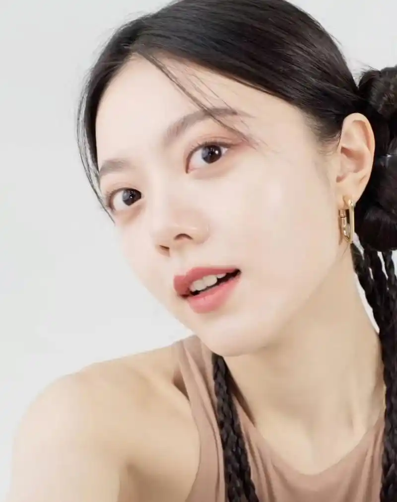 赵今麦正脸美照[得意]   #月动态激励计划# #beauty# #娱乐潮流