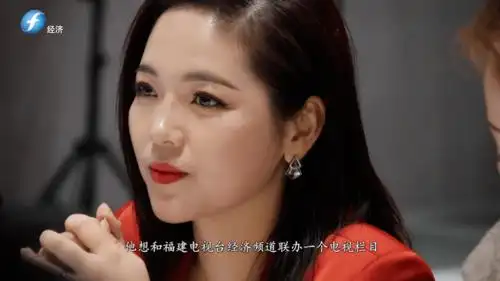 商业观察主持人英子一个栏目一个舞台一盏灯