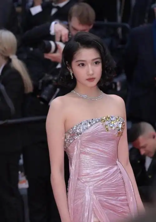 关晓彤造型翻车巩俐气场全开,《酱园弄》不见踪影|杨幂|记者|佟丽娅