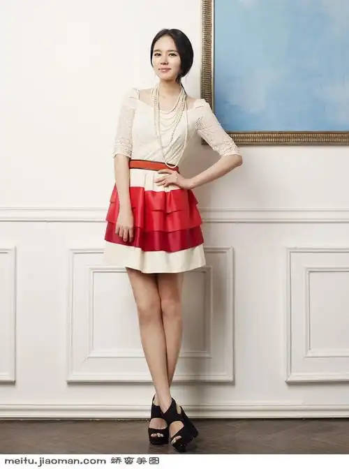 韩佳人服装代言气质非凡 - 郁科委 - 明月照花庭鲜花独自放!