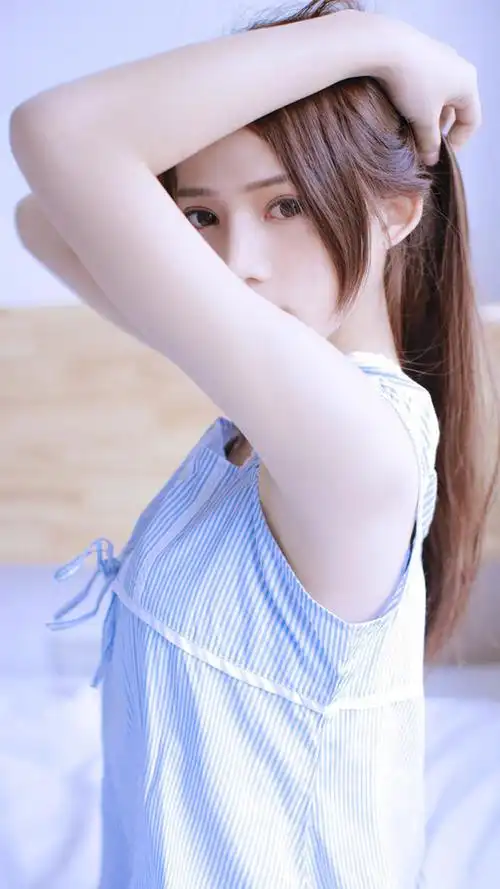 性感白皙美女诱人私房写真图片