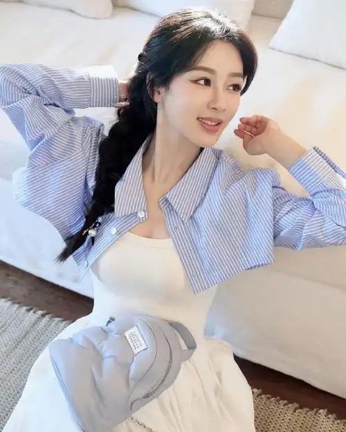 杨紫侧边麻花辫造型##杨紫的腰好细