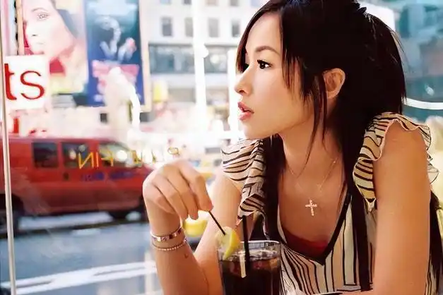 没想到,44岁萧亚轩竟走到了如今,网友:"纵欲过度"的代价|黄皓|恋爱