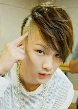 男生阴阳头发型图片 超吸引眼球男生发型