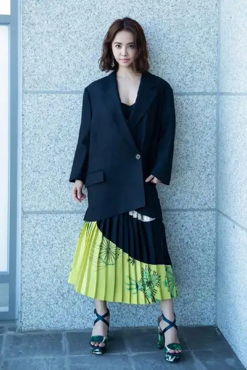 156cm蔡依林剪了摩卡波波头,衣服品味直线上升,穿出2米8的气场