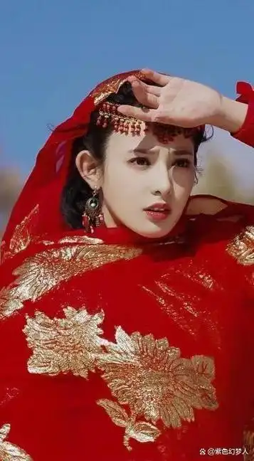 古装剧中,红色的衣服往往给人一种喜庆,霸气的感觉.