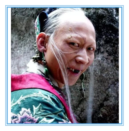 裘千尺是裘千丈的妹妹.