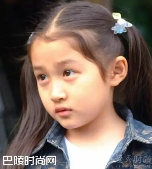 关晓彤小时候照片曝光 国民闺女不是浪得虚名 - 金马资讯网