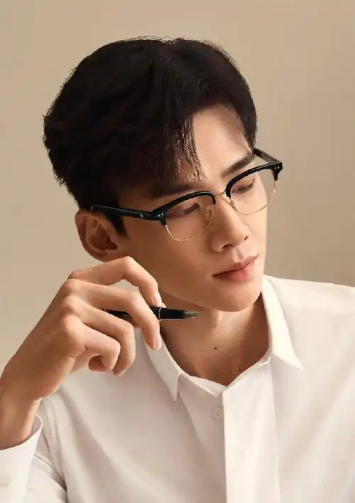 chujieinstyle#演员白敬亭在 montblanc 2023 春夏亚太区眼镜广告