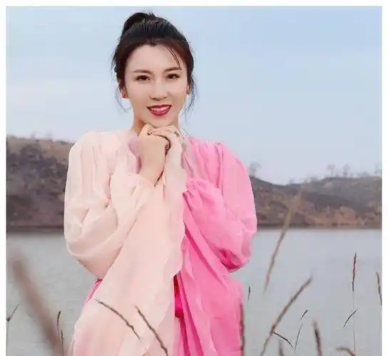 陕北民歌"小天后"郭涛,一朵耀眼夺目的山丹丹花_视频_星光大道_时候