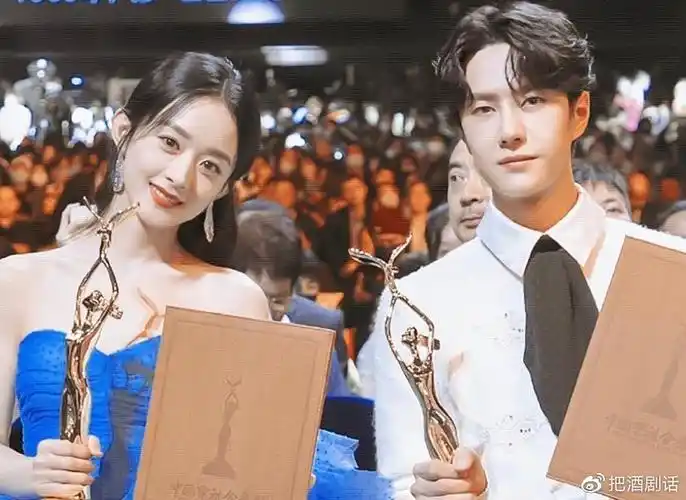 微博之夜排名出炉,肖战杨紫断层第一,王一博赵丽颖最终成陪跑!