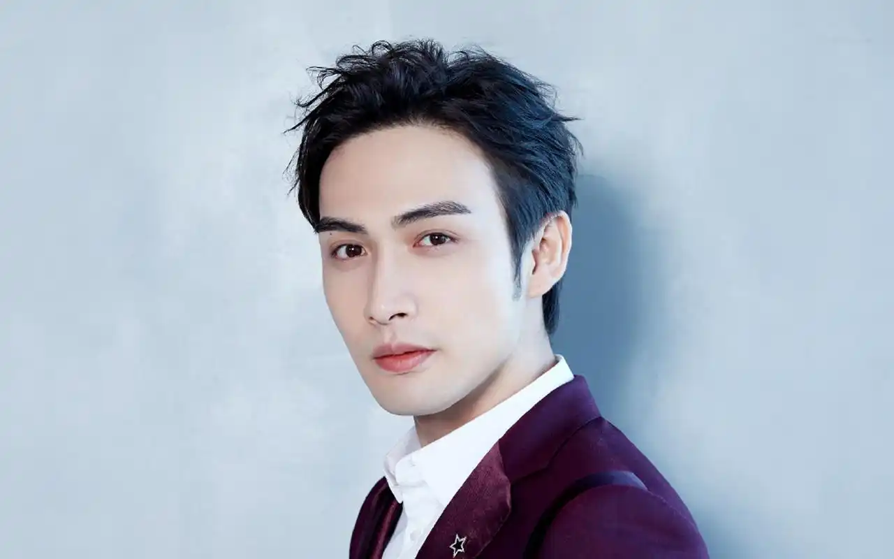 张彬彬帅气迷人写真图片桌面壁纸