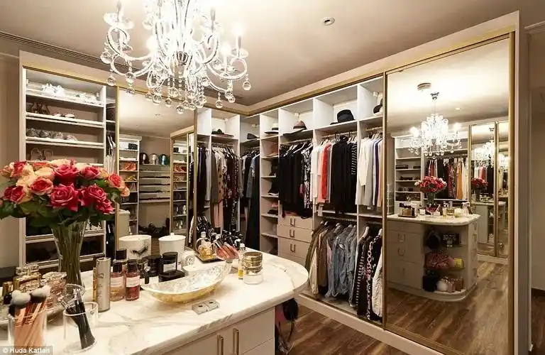 参观了美妆博主的专属化妆间这才是每个女生的梦想吧