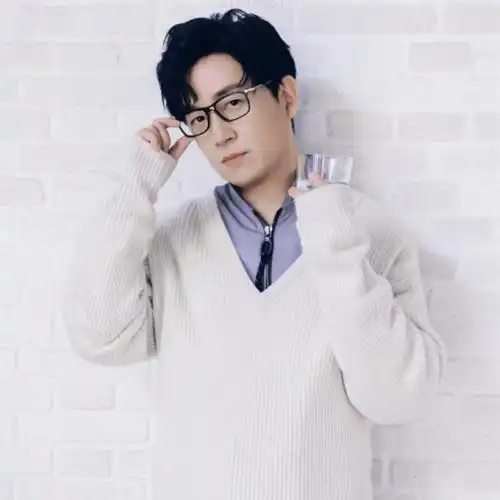 微信头像潘粤明