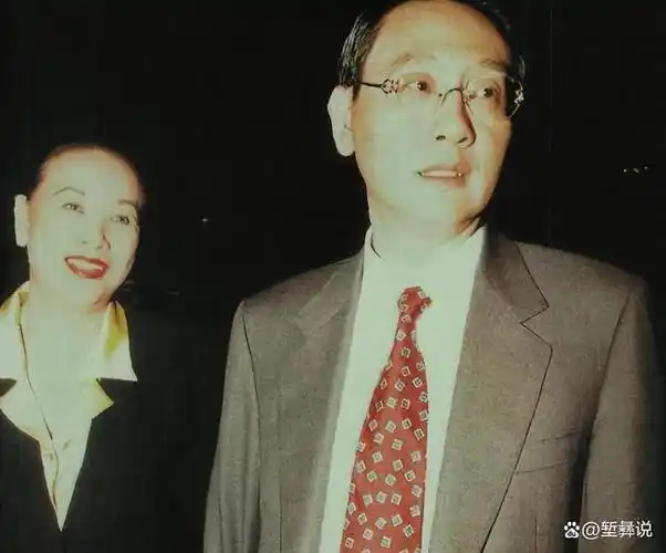 父亲浦东第一地主,母亲是影后,继承上海133套房,21岁身家百亿