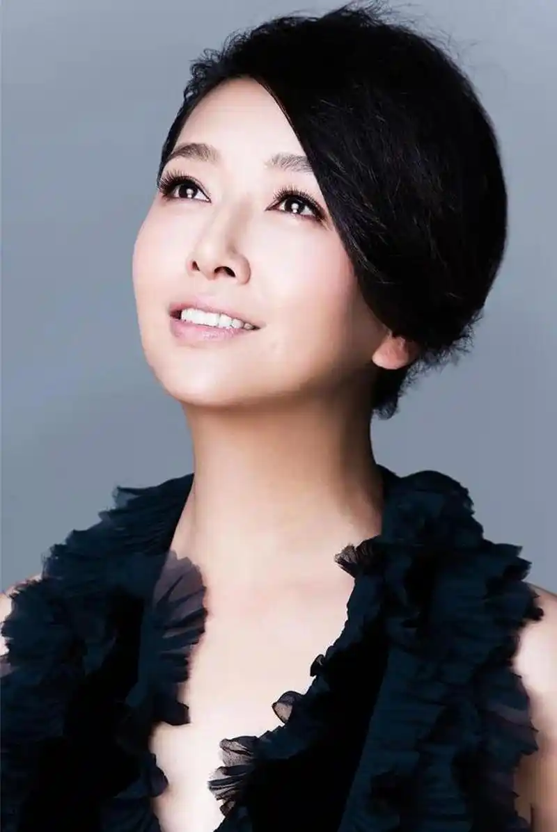 大美女江珊,丰腴唯美,丰满富足,女人味十足,真是:爱江珊,更爱美人