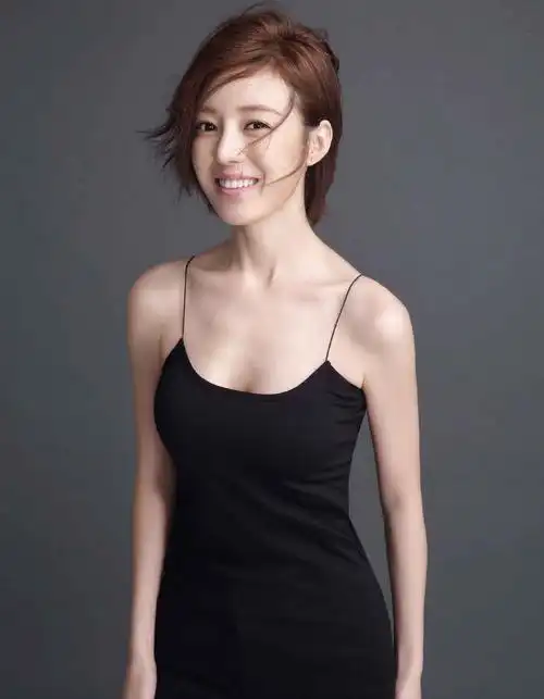 何美璇吊带睡衣诱惑性感写真33