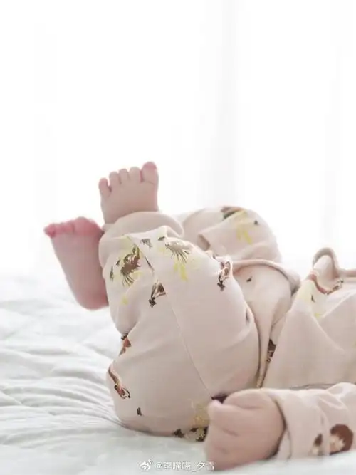 呀!这是我的小可爱呀 软呼呼的脚丫子