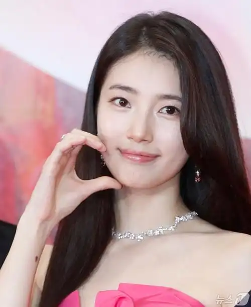 2    看见真芭比了93@missasuzy  #裴秀智百想新闻图