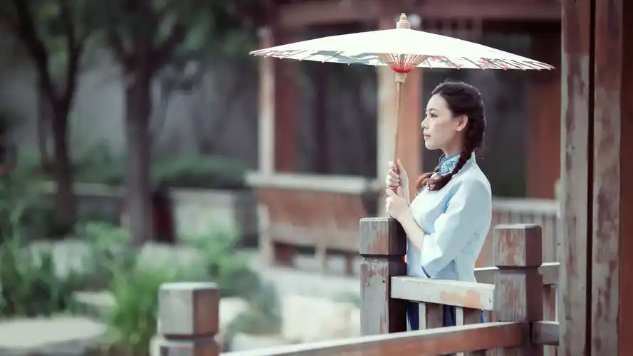撑伞的民国风美女壁纸