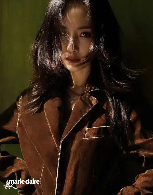 杨幂嘉人十一月刊封面