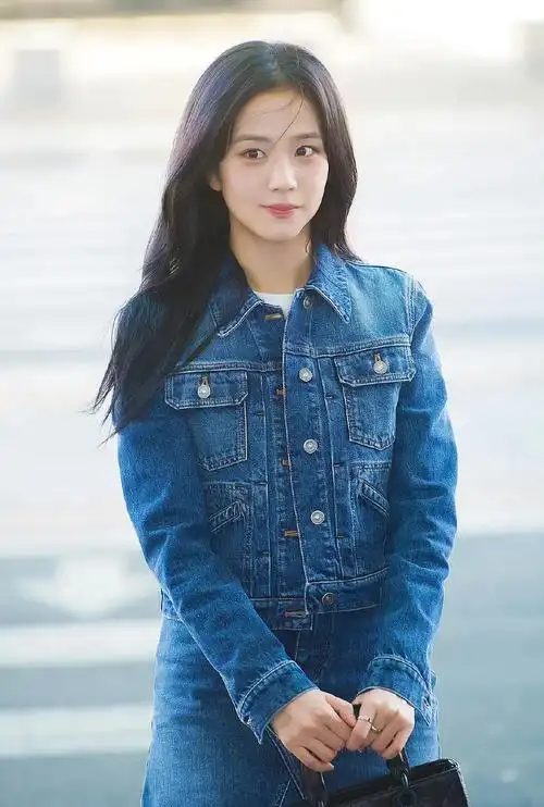 惊喜国际秀场闪耀亮相后jisoo给你送来一份造型攻略