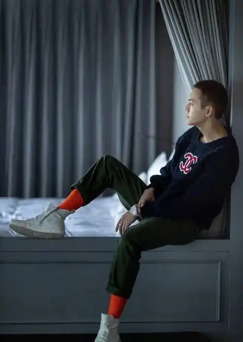 原创白面小生变胡子大叔陈伟霆的荷尔蒙爆发与外甥女合照超有爱