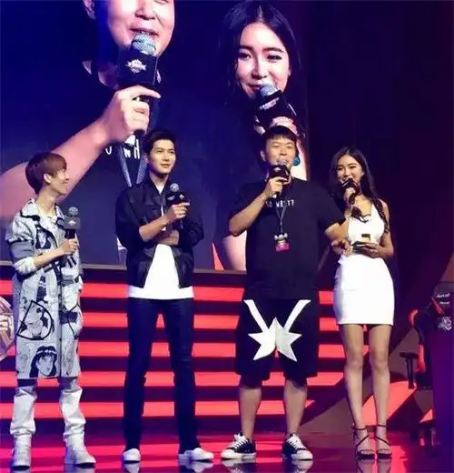 的杜海涛,曾在该节目中暴露了真实身高只有175左右,而不是杜海涛自己