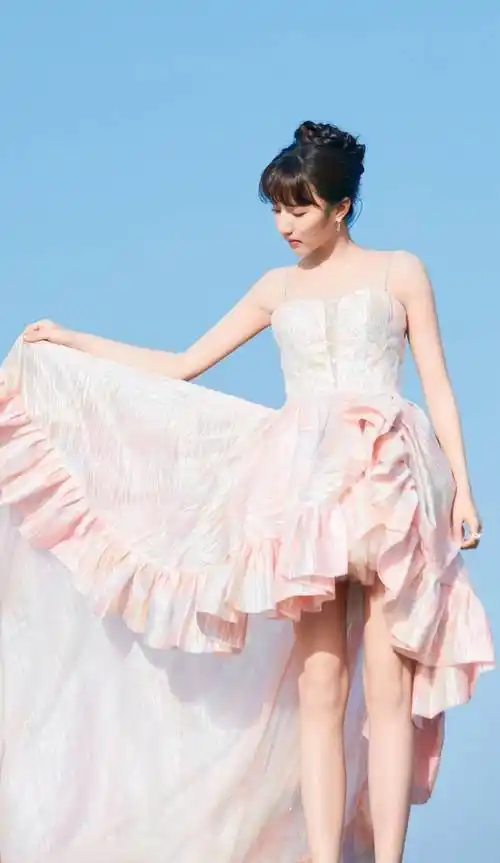 苏晓彤吊带连衣裙性感写真_网友_好身材_真让人