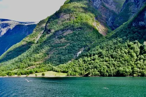 山清水秀峡湾美